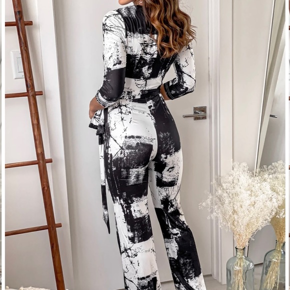 “Saved by the Dress” romper. Comes w/ belt. No tags, never worn. Perfect cond! - Picture 2 of 5